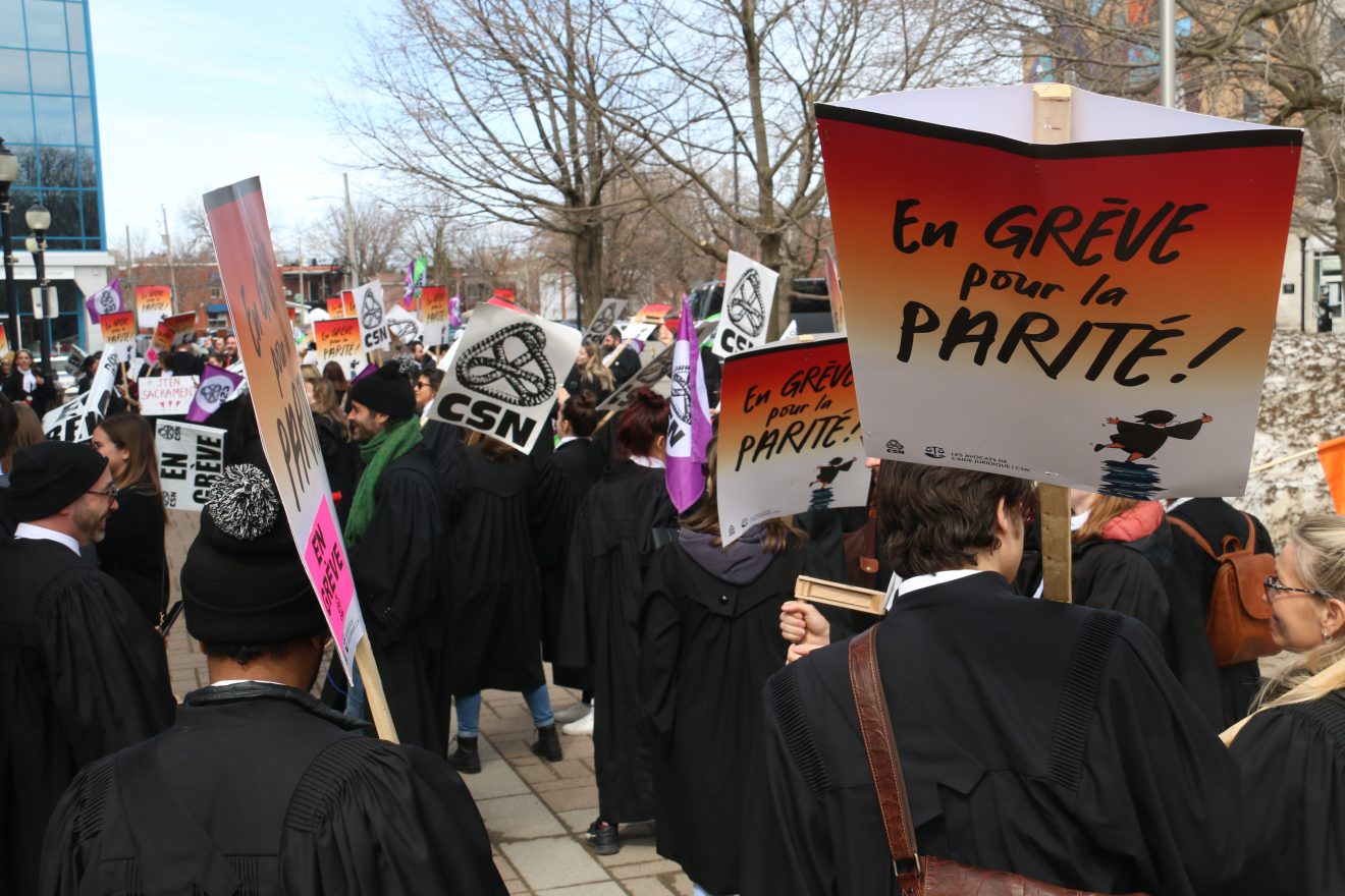 Les Avocats De Laide Juridique Manifestent à Trois Rivières Lhebdo Journal